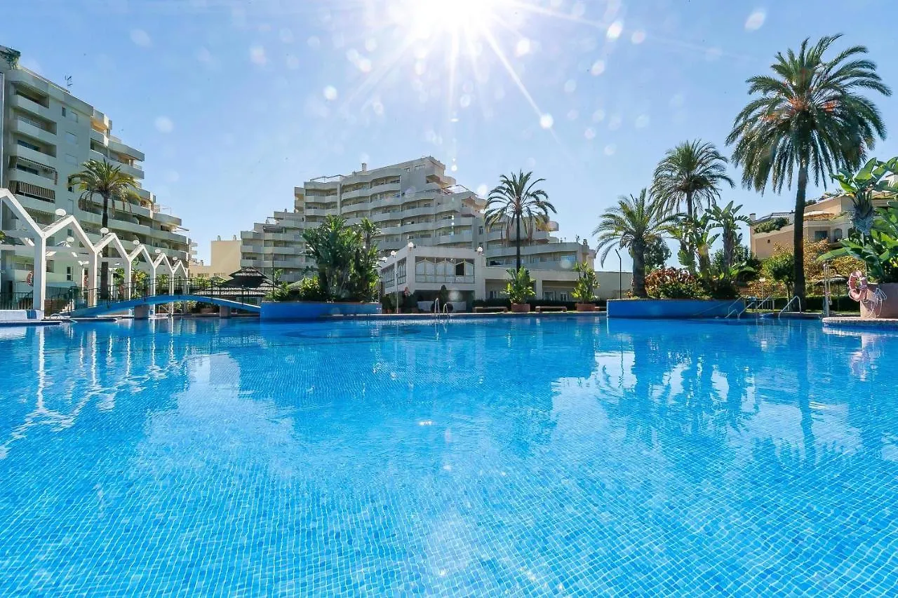 Beachfront Oasis: Sea View Apartment with Pool in Benalmadena