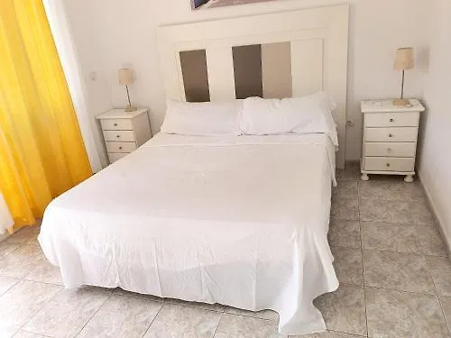 Beachfront Oasis: Sea View Apartment with Pool in Benalmadena