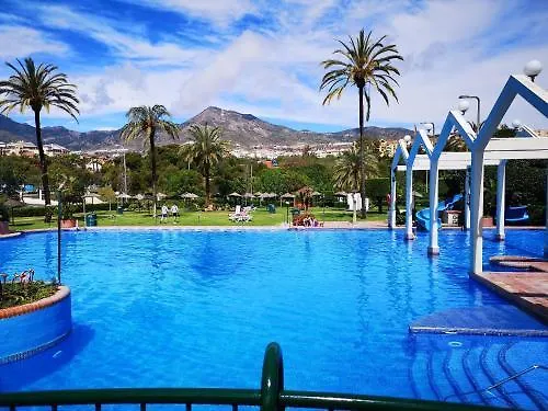 Beachfront Oasis: Sea View Apartment with Pool in Benalmadena 0*,