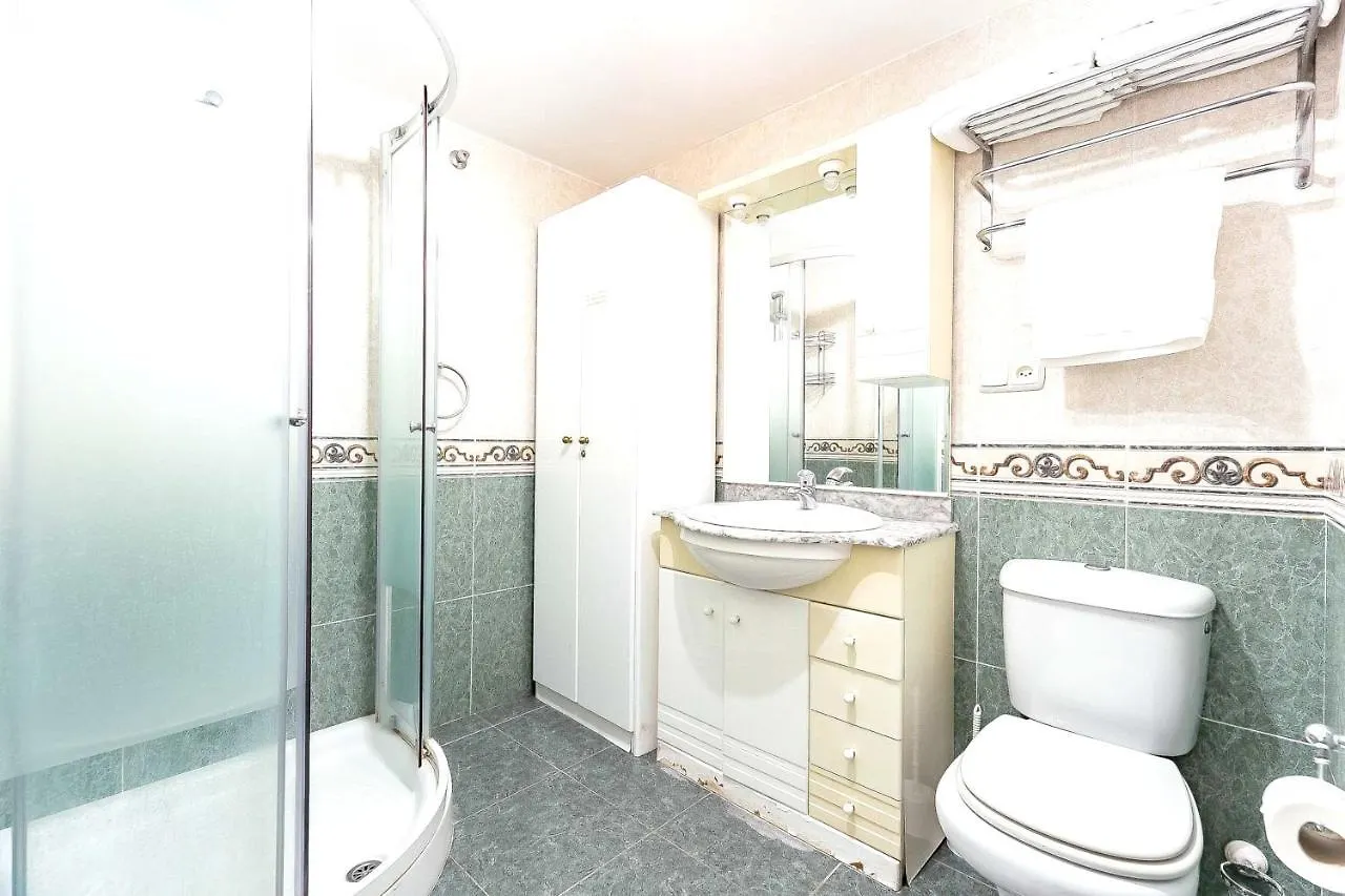 Beachfront Oasis: Sea View Apartment with Pool in Benalmadena