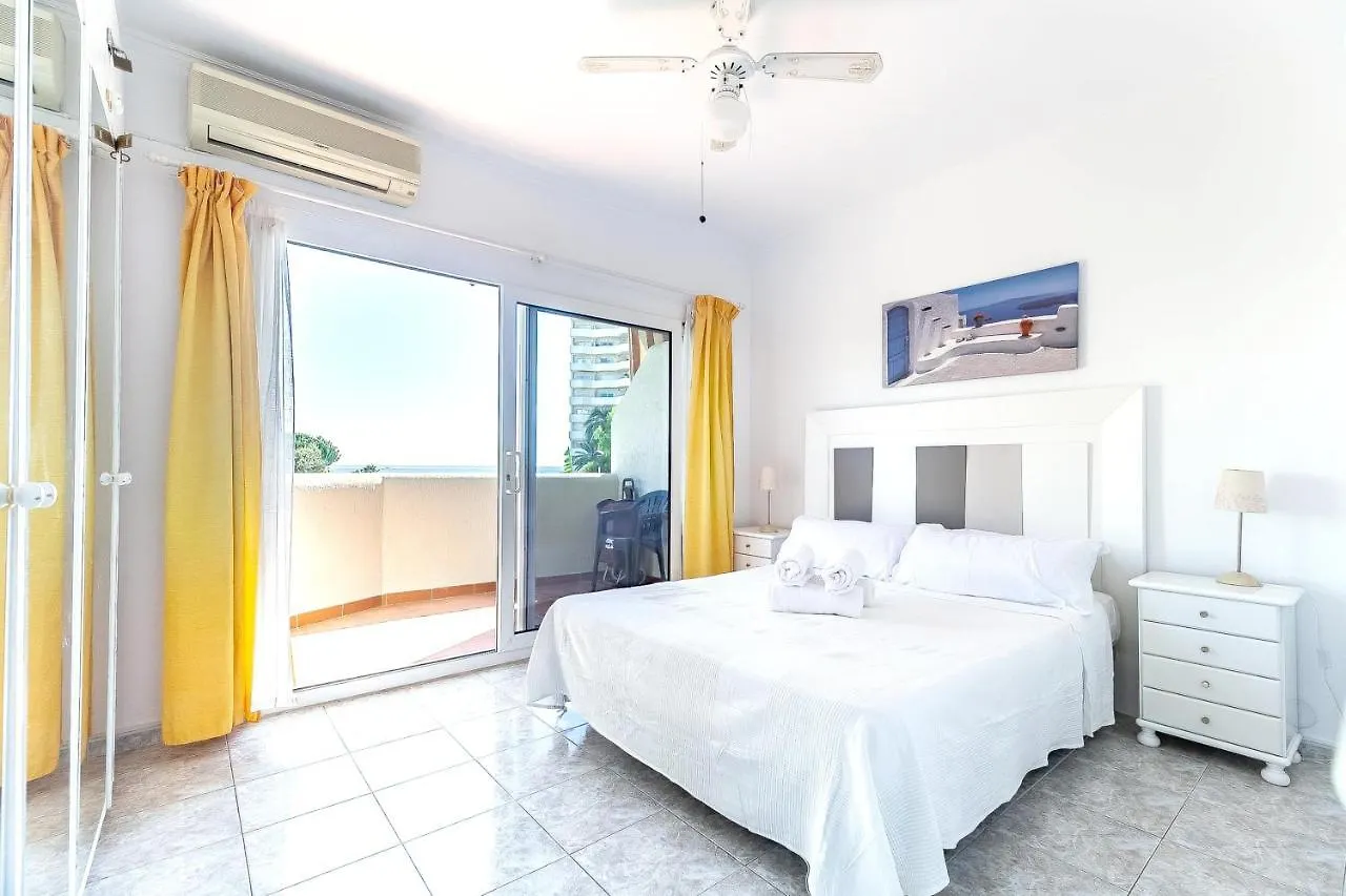 Beachfront Oasis: Sea View Apartment with Pool in Benalmadena