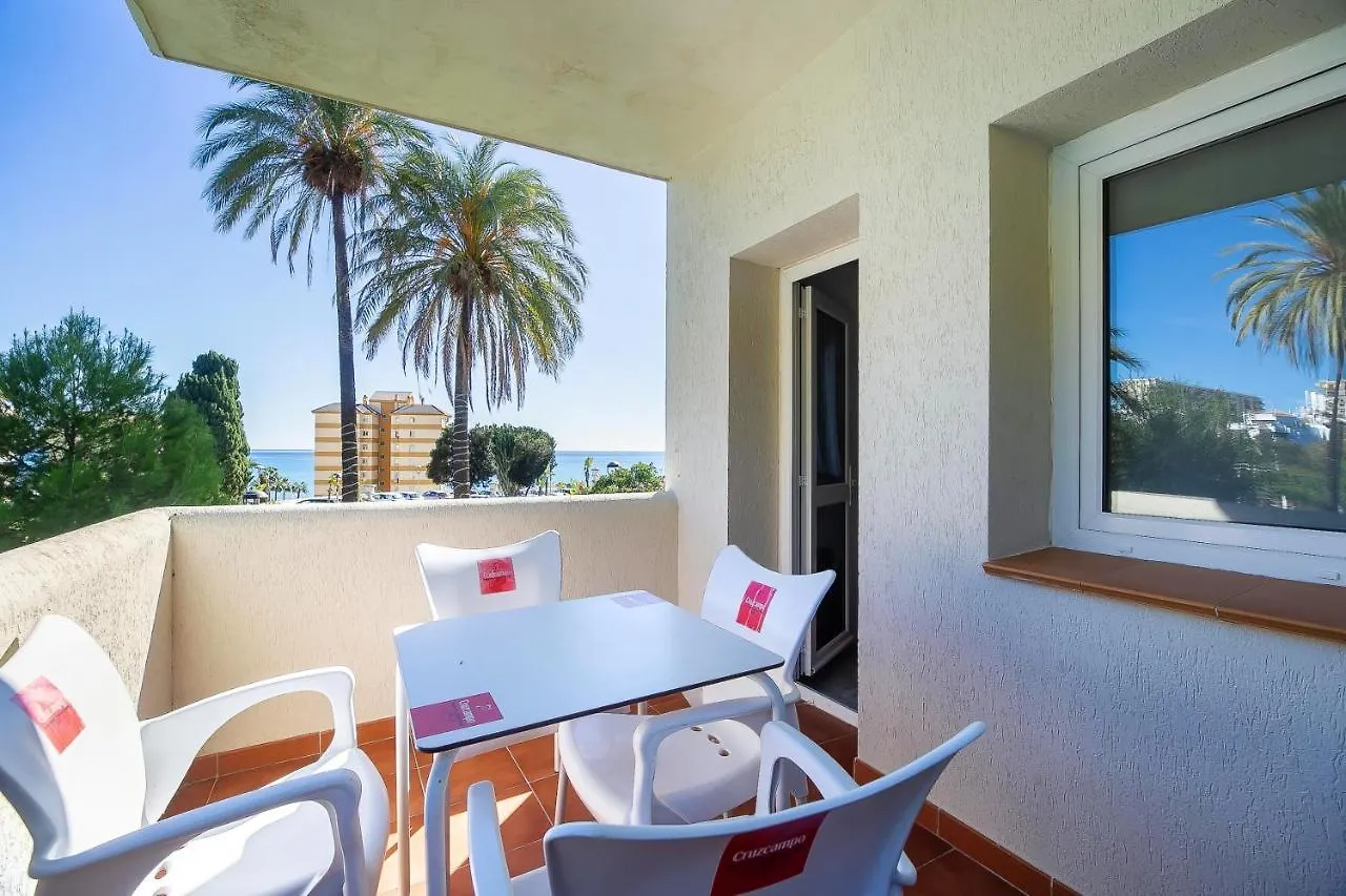Beachfront Oasis: Sea View Apartment with Pool in Benalmadena