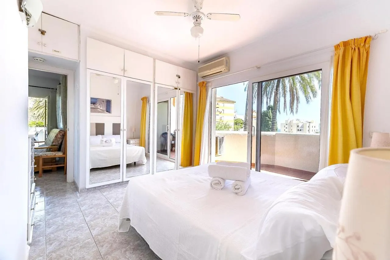 Beachfront Oasis: Sea View Apartment with Pool in Benalmadena 0*,