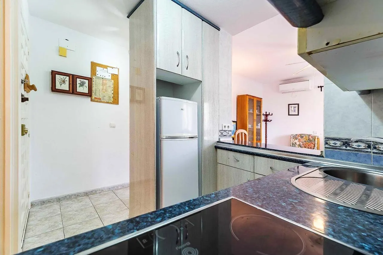 Beachfront Oasis: Sea View Apartment with Pool in Benalmadena