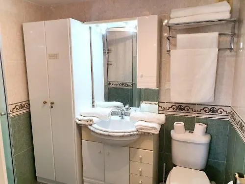 Beachfront Oasis: Sea View Apartment with Pool in Benalmadena