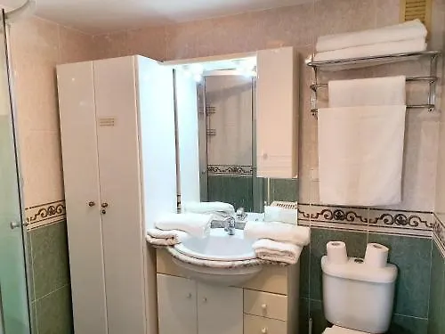 Beachfront Oasis: Sea View Apartment with Pool in Benalmadena