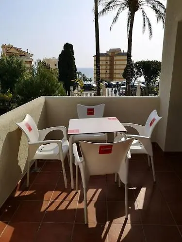 Beachfront Oasis: Sea View Apartment with Pool in Benalmadena