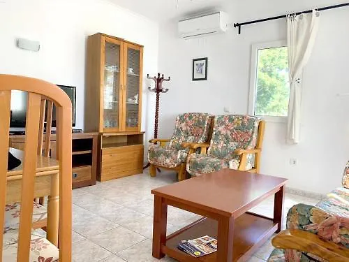 Beachfront Oasis: Sea View Apartment with Pool in Benalmadena